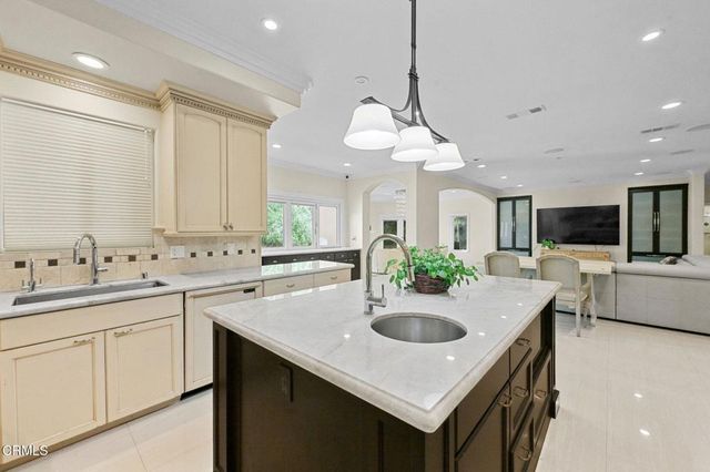 3263 New York Drive, Pasadena, CA 91107