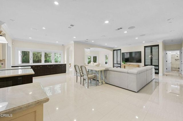 3263 New York Drive, Pasadena, CA 91107