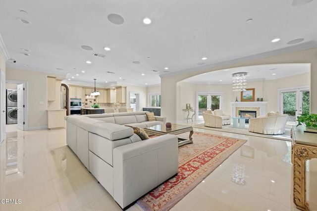 3263 New York Drive, Pasadena, CA 91107