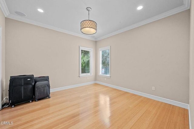 3263 New York Drive, Pasadena, CA 91107