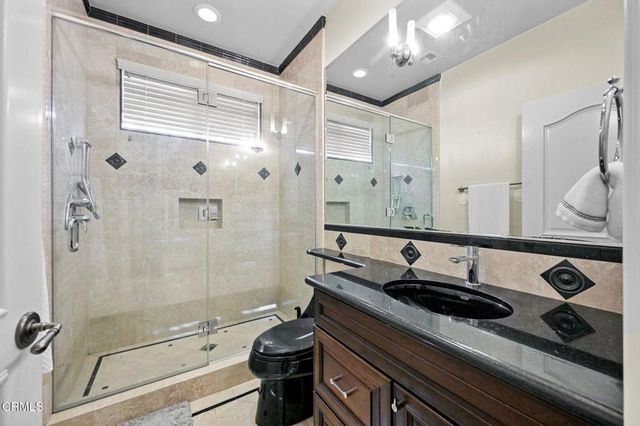 3263 New York Drive, Pasadena, CA 91107