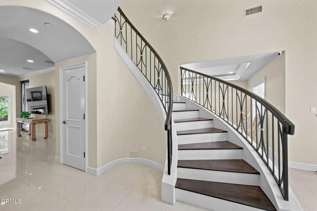 3263 New York Drive, Pasadena, CA 91107