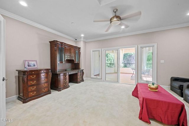 3263 New York Drive, Pasadena, CA 91107