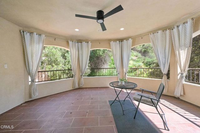 3263 New York Drive, Pasadena, CA 91107