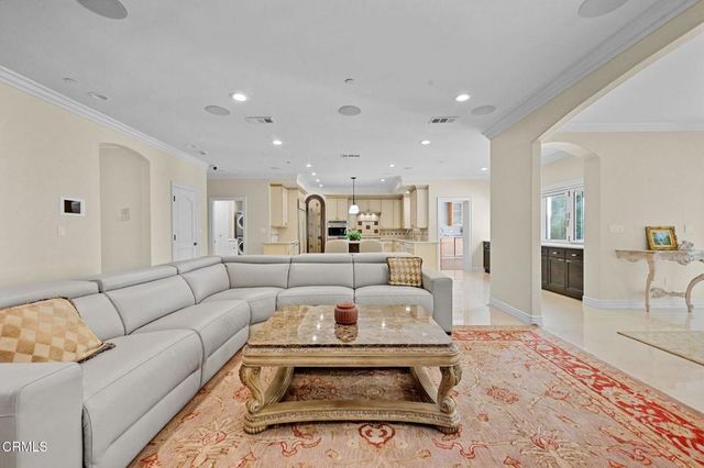 3263 New York Drive, Pasadena, CA 91107