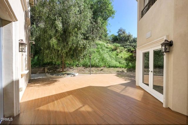 3263 New York Drive, Pasadena, CA 91107