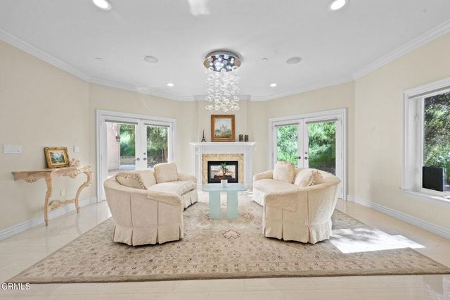 3263 New York Drive, Pasadena, CA 91107