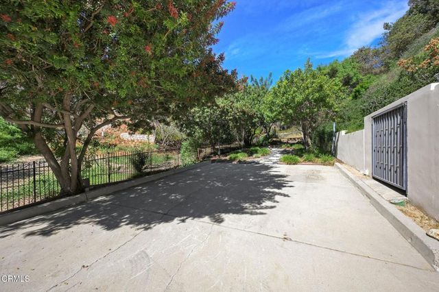 3263 New York Drive, Pasadena, CA 91107