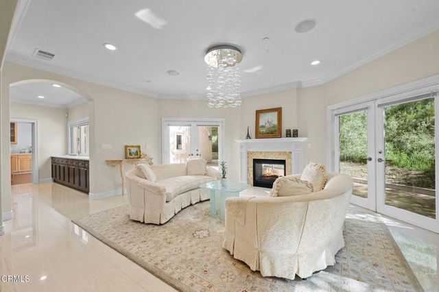 3263 New York Drive, Pasadena, CA 91107