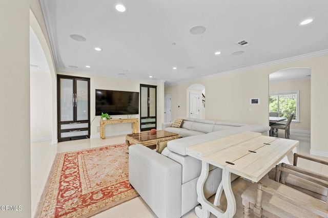 3263 New York Drive, Pasadena, CA 91107