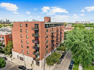 974 W 35th Place 407, Chicago, IL 60609