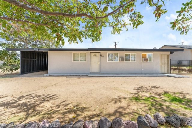 7427 Acoma Trail, Yucca Valley, CA 92284