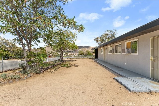 7427 Acoma Trail, Yucca Valley, CA 92284