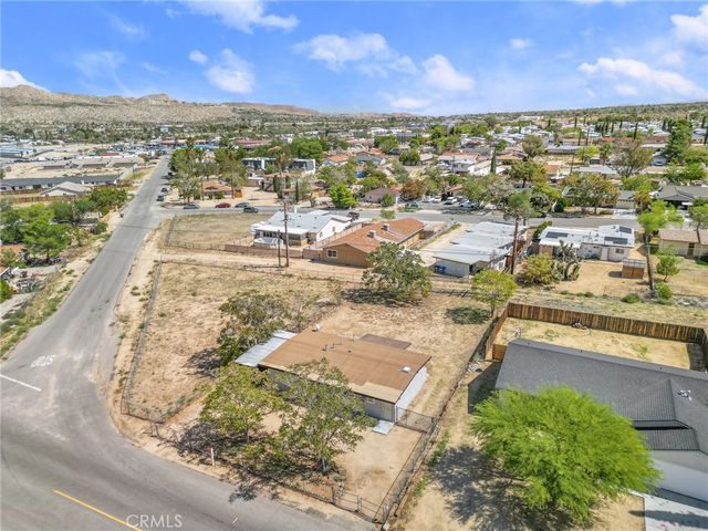 7427 Acoma Trail, Yucca Valley, CA 92284