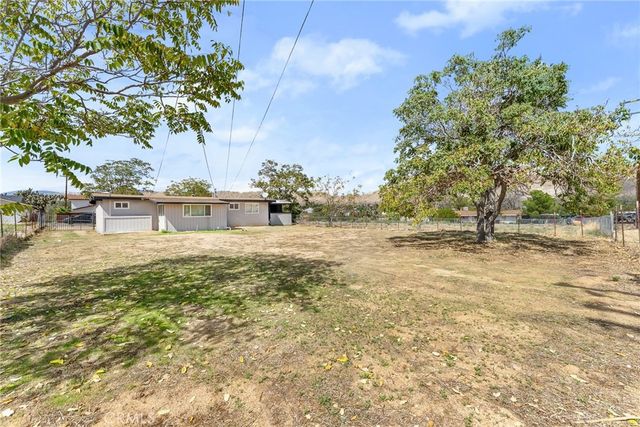 7427 Acoma Trail, Yucca Valley, CA 92284