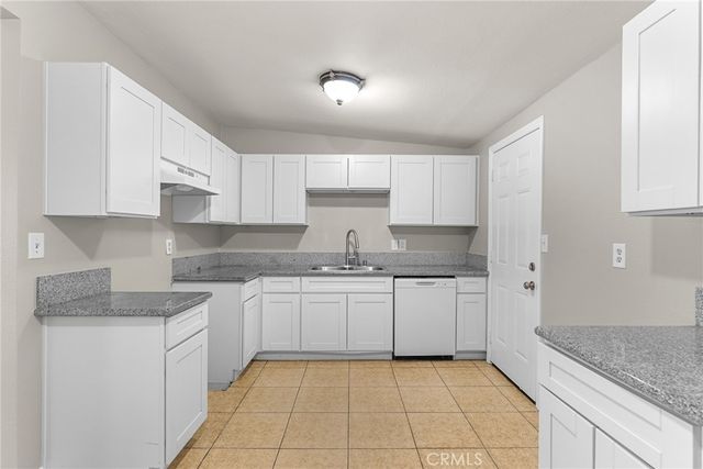 7427 Acoma Trail, Yucca Valley, CA 92284