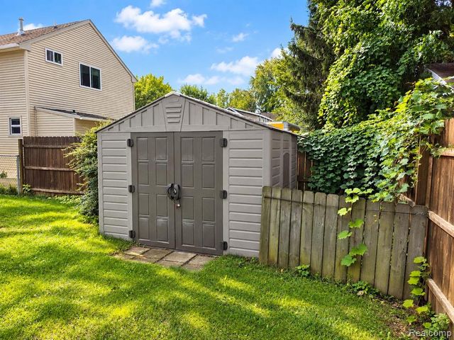 1754 Beechmont Street, Keego Harbor, MI 48320