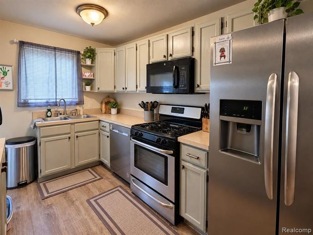 1754 Beechmont Street, Keego Harbor, MI 48320