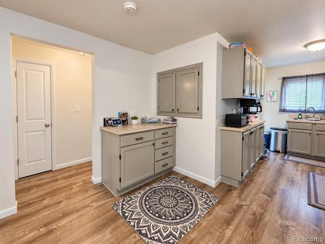1754 Beechmont Street, Keego Harbor, MI 48320