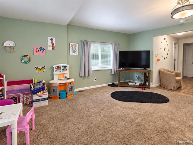 1754 Beechmont Street, Keego Harbor, MI 48320