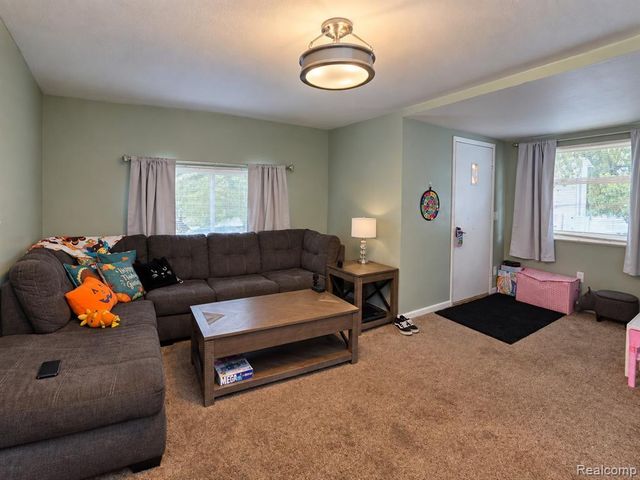 1754 Beechmont Street, Keego Harbor, MI 48320