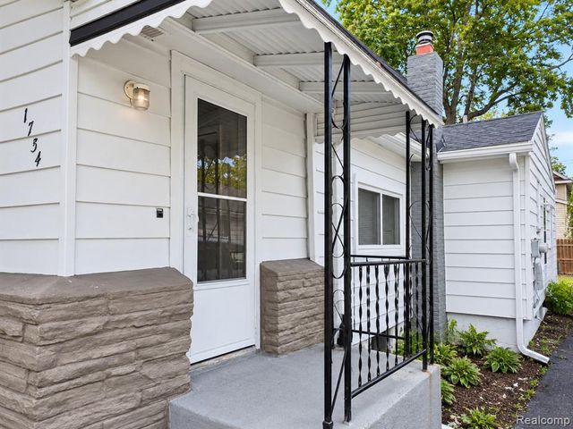 1754 Beechmont Street, Keego Harbor, MI 48320