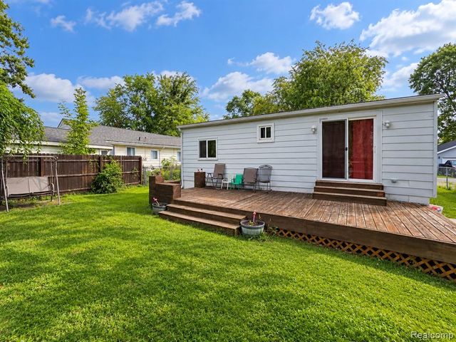 1754 Beechmont Street, Keego Harbor, MI 48320
