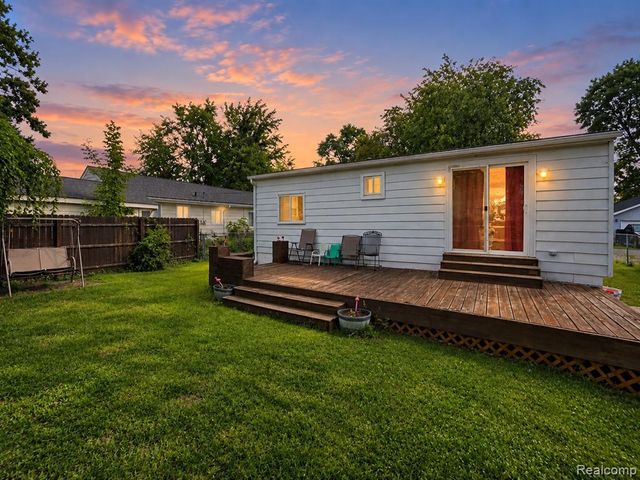 1754 Beechmont Street, Keego Harbor, MI 48320