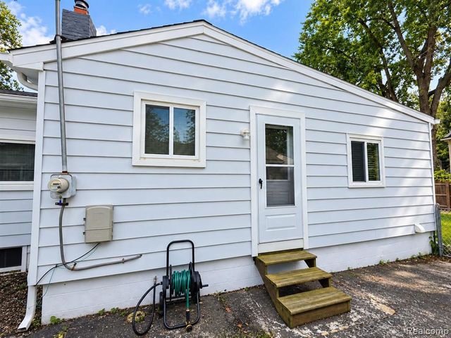 1754 Beechmont Street, Keego Harbor, MI 48320
