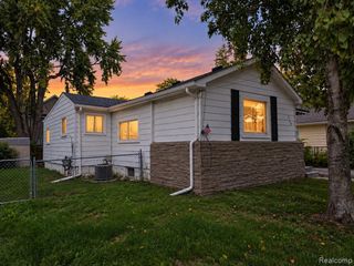 1754 Beechmont Street, Keego Harbor, MI 48320