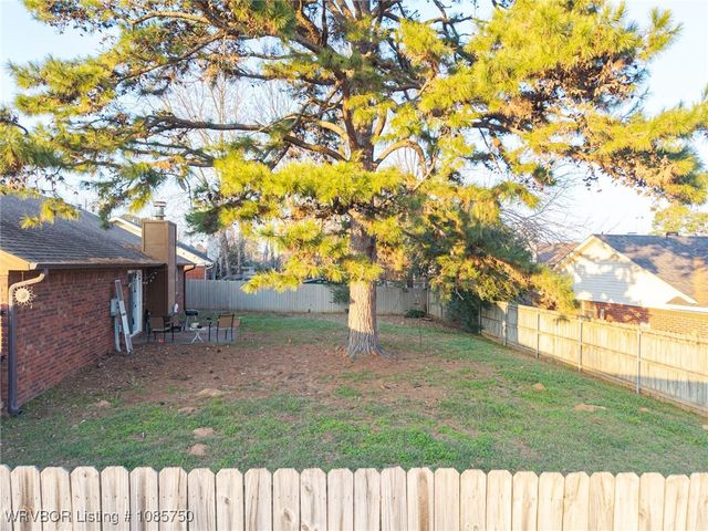 2500 Pine Lane, Barling, AR 72923