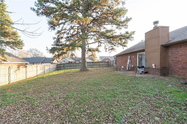 2500 Pine Lane, Barling, AR 72923