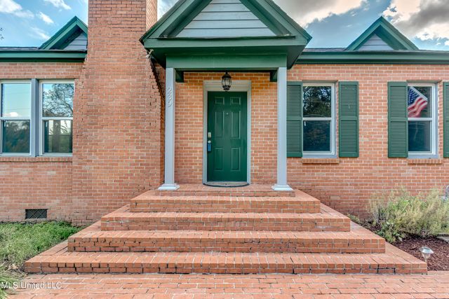 239 Fernwood Drive, Jackson, MS 39206