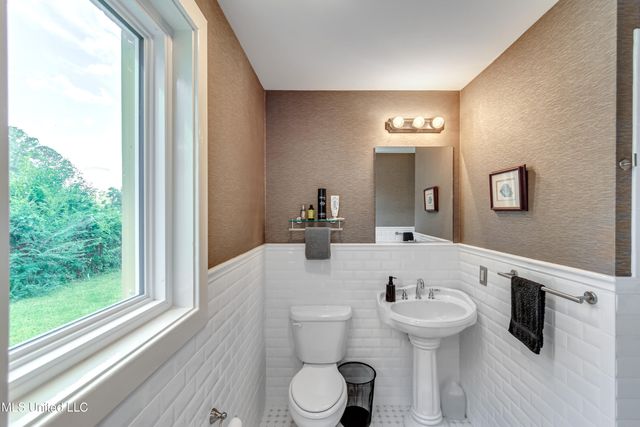 239 Fernwood Drive, Jackson, MS 39206