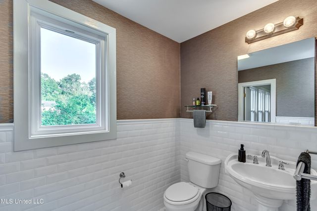 239 Fernwood Drive, Jackson, MS 39206