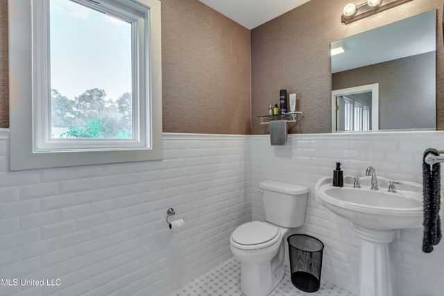 239 Fernwood Drive, Jackson, MS 39206