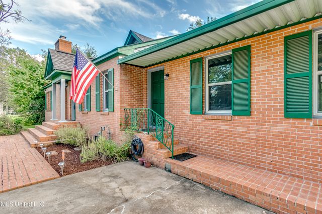 239 Fernwood Drive, Jackson, MS 39206