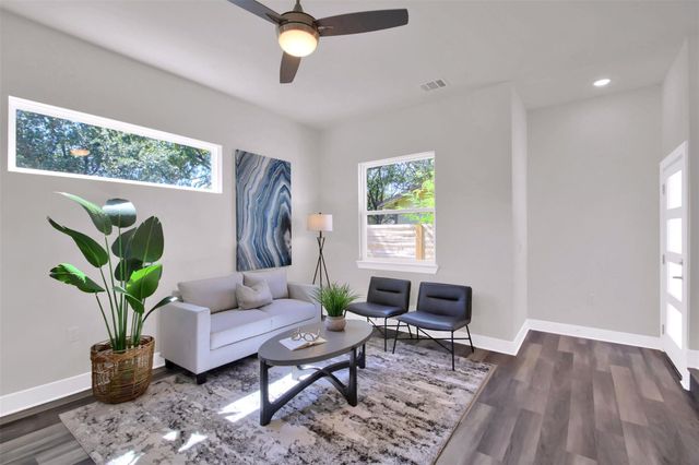 6813 Suena DR 2, Austin, TX 78741