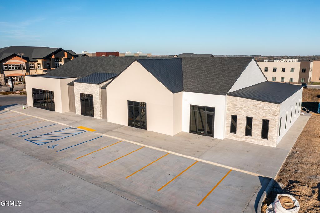 4475 Coleman Street, Bismarck, ND 58503 photo 4