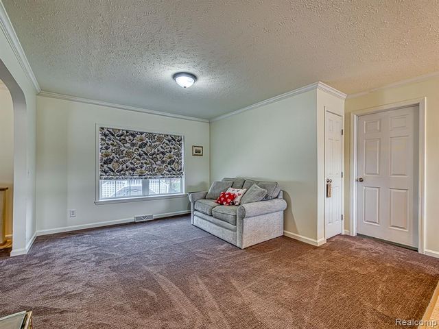 29703 Vinewood Lane, Gibraltar, MI 48173