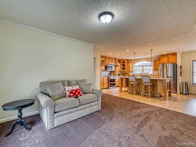 29703 Vinewood Lane, Gibraltar, MI 48173