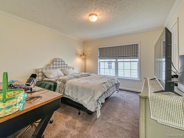 29703 Vinewood Lane, Gibraltar, MI 48173