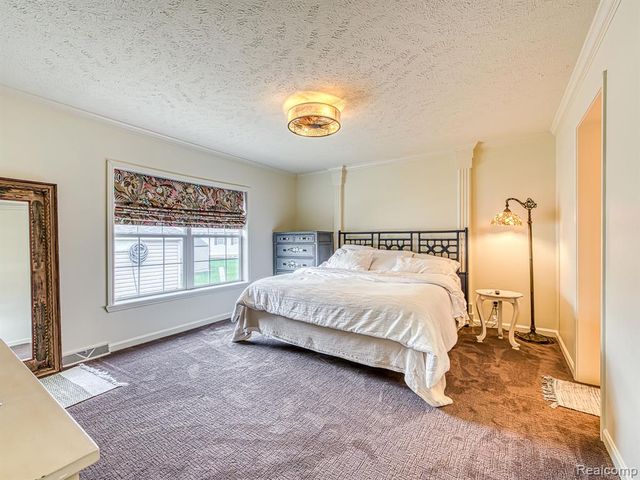 29703 Vinewood Lane, Gibraltar, MI 48173