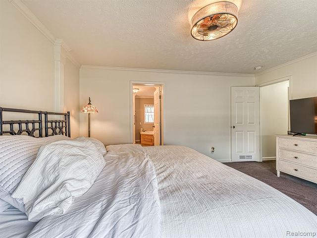 29703 Vinewood Lane, Gibraltar, MI 48173