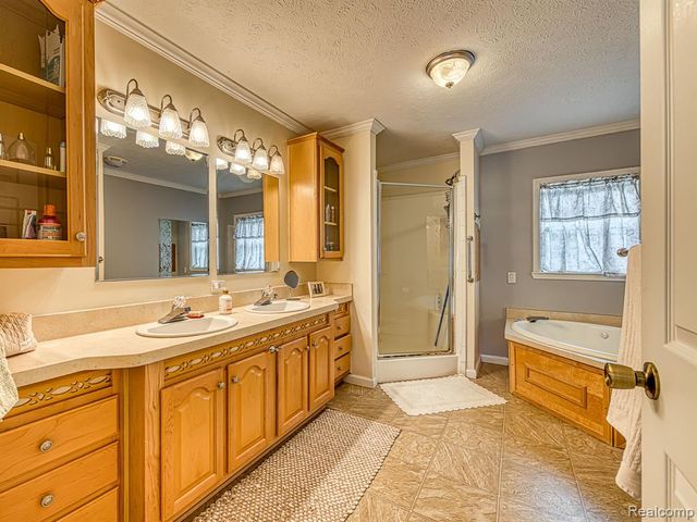 29703 Vinewood Lane, Gibraltar, MI 48173