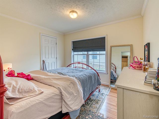 29703 Vinewood Lane, Gibraltar, MI 48173