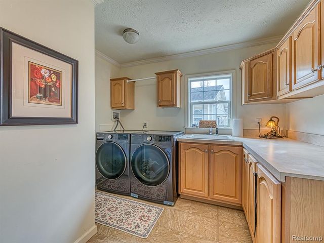 29703 Vinewood Lane, Gibraltar, MI 48173