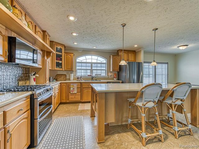 29703 Vinewood Lane, Gibraltar, MI 48173