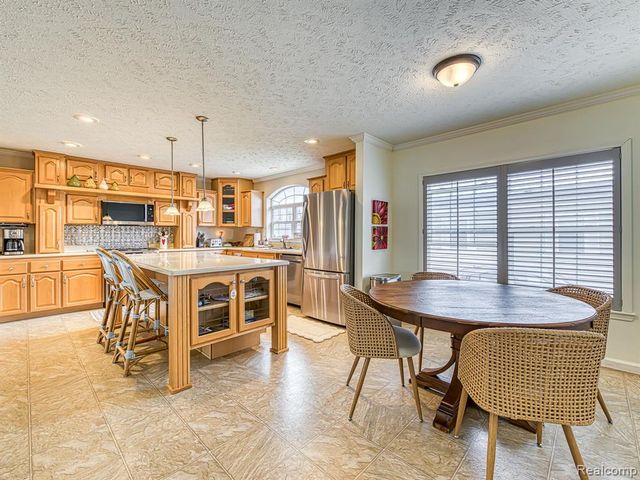29703 Vinewood Lane, Gibraltar, MI 48173