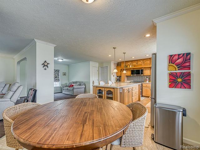 29703 Vinewood Lane, Gibraltar, MI 48173
